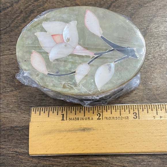 Beautiful carved trinket box - Picture 6 of 6